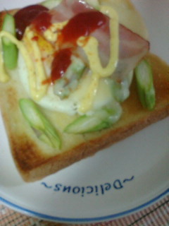 ���j���ɐH�ׂ�